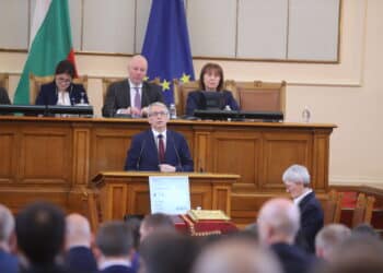 След 309 дни служебни правителства България има редовно избран премиер