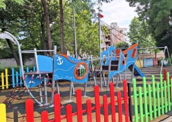 Несебър реновира детските площадки в общинския център