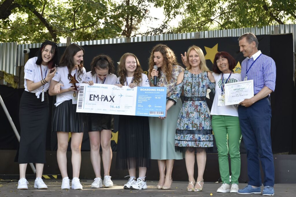 EM PAX 1st place winners Students company of the year
