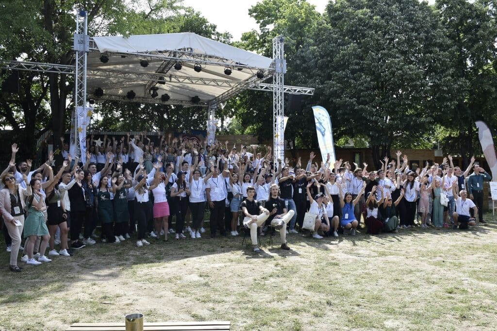 25 учебни компании представиха смели бизнес идеи за бъдещето 4 Rising Stars group photo