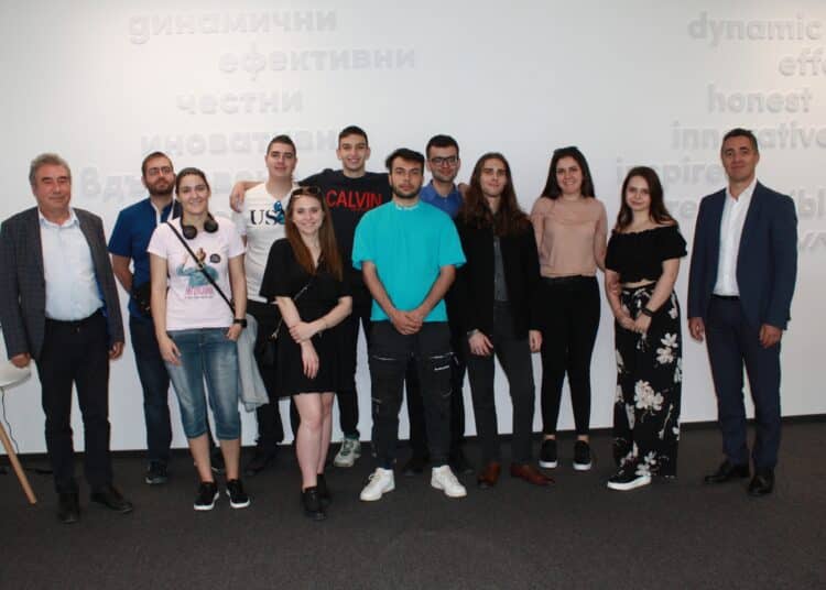17 студенти завършиха "Vivacom Техническа академия" 1 Vivacom Тehnicheska akademia