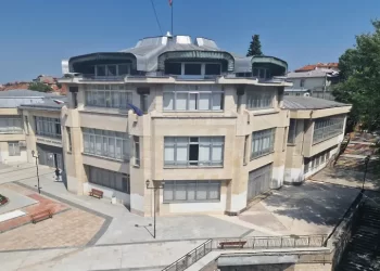 Изграждат фотоволтаични инсталации на болницата и библиотеката в Асеновград