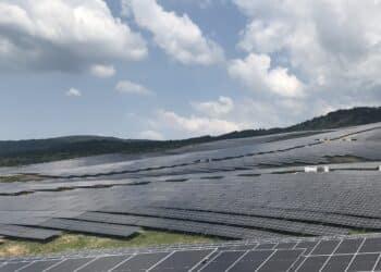 Нова фотоволтаична централа от 100 mw ще бъде изградена край Мъглиж