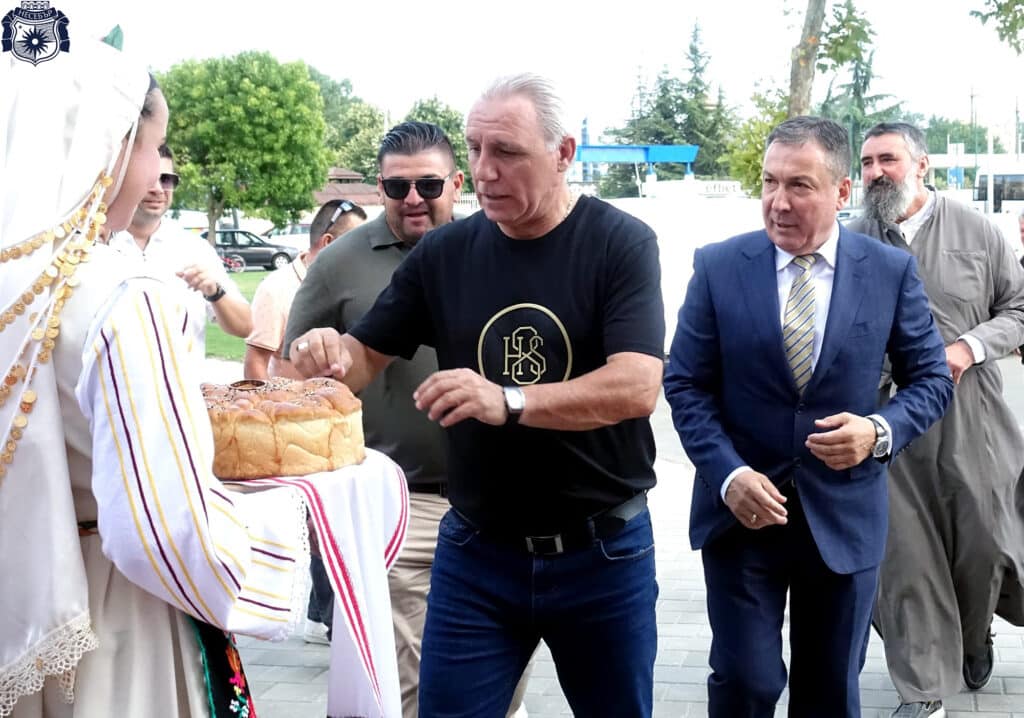 Кметът на Несебър Николай Димитров и Христо Стоичков откриха нова спортна зала (снимки) 5 555555З
