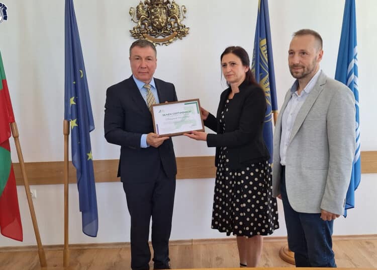 Кметът на Несебър получи Зелен сертификат 1 зелен сертификат 1