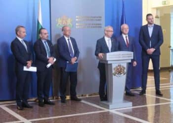 Правителството и бизнесът ще правят работни програми при затваряне на въглищни централи 3 Правителството и бизнесът ще правят работни програми при затваряне на въглищни централи