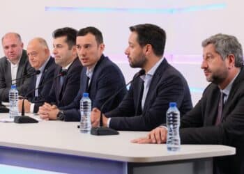 Десните обещаха да не разделят столицата (снимки)