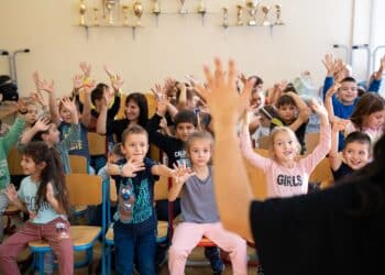 Близо 200 деца от Видин, Ловеч и Габрово учат жестов език чрез театър