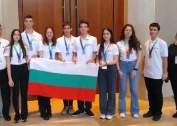 Български ученици с 8 медала от международна олимпиада по астрономия