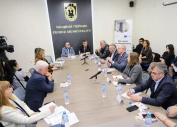 Предприемачески център за младежи открива в Перник Junior Achievement Bulgaria