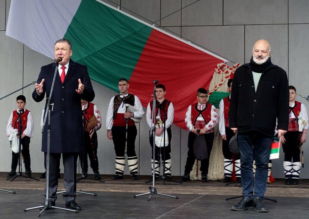 1 м