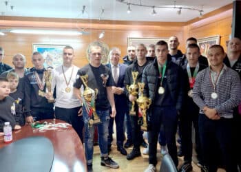 Кметът на Несебър посрещна шампиони по кикбокс