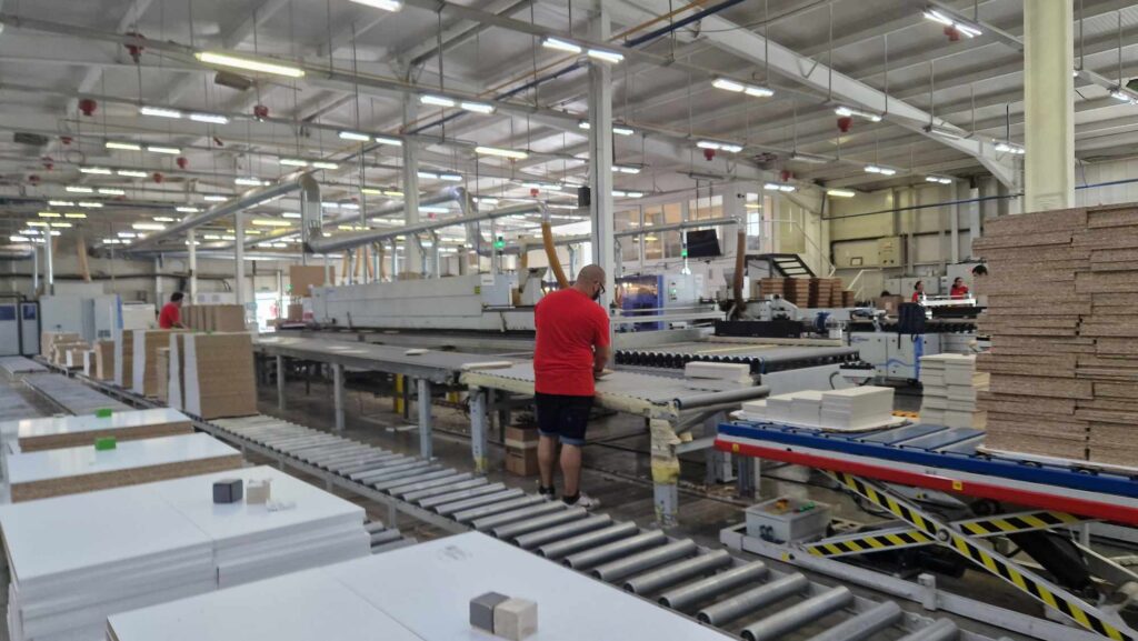 Увеличава се вносът на работници от трети страни 5 12 1