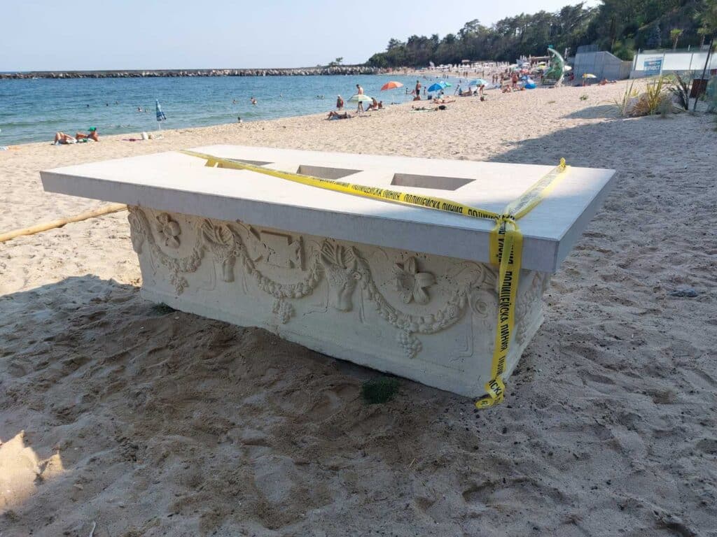 саркофаг на плажа