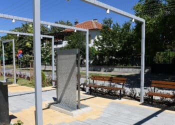 Алея на розите свързва двата най-големи парка в Сливен
