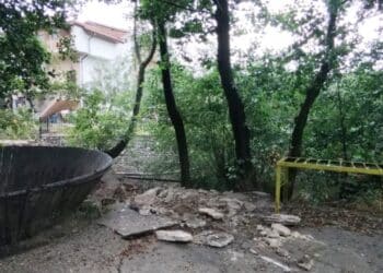 Ремонтират валявицата в Добринище