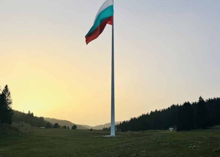 Пилонът на Рожен пред падане 1 пилон Рожен