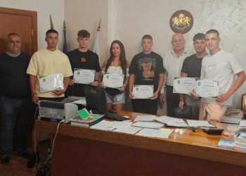Младежи сформираха зелени патрули в Елхово 3 Младежи сформираха зелени патрули в Елхово