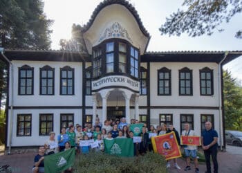 Участниците в XIV Младежка балканска планинарска среща получиха грамоти и купи