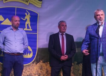 Две могили отбеляза 55 години от обявяването си за град