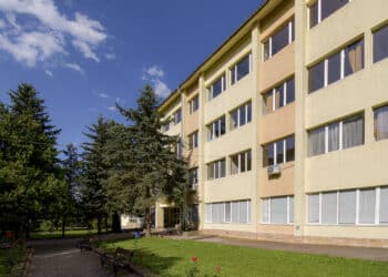 Транспортът и изхранването на учениците са задължения на директорите на учебните заведения