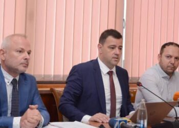 Варна поставя иновативни кошчета с вградена преса и соларно захранване