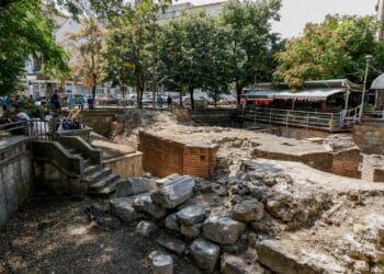 70 стажанти и ментори съхраняват античната история на “Сердика” с доброволческа акция
