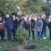 Ученици, община и бизнес засадиха дръвчета в Етрополе в знак на единство и добро партньорство 8 Ученици, община и бизнес засадиха дръвчета в Етрополе в знак на единство и добро партньорство