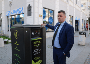 Варна със смарт контейнер за отпадъци