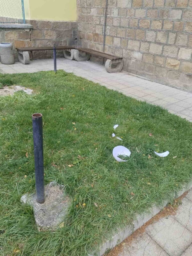 Вандалските прояви в Етрополе продължават 1 viber image 2024 11 25 09 26 54 237