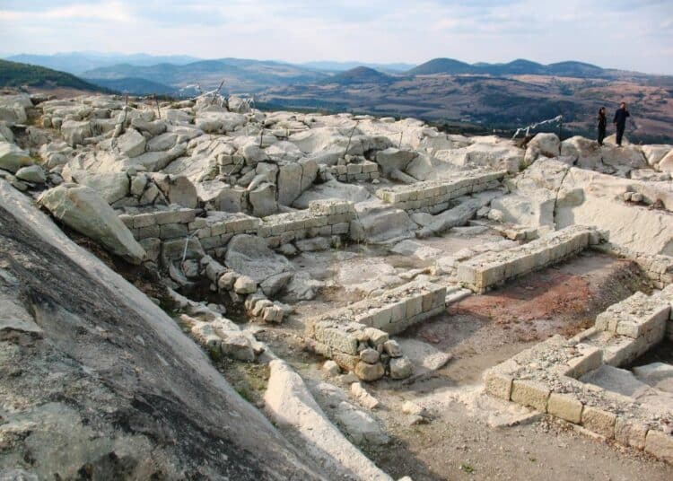 Астероид между Юпитер и Марс вече носи името Перперикон 1 Perperikon