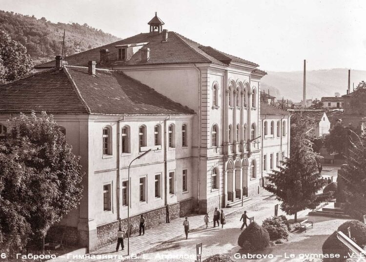 aprilovska gimnazia 1 min