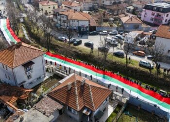 Празнично шествие със 110-метрово знаме в Панагюрище на 3 март