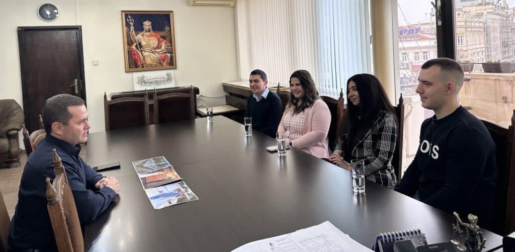 В Русе наградиха победителите в конкурс за най-атрактивна семейна снимка 5 photo 2025 02 14 11 37 10 1