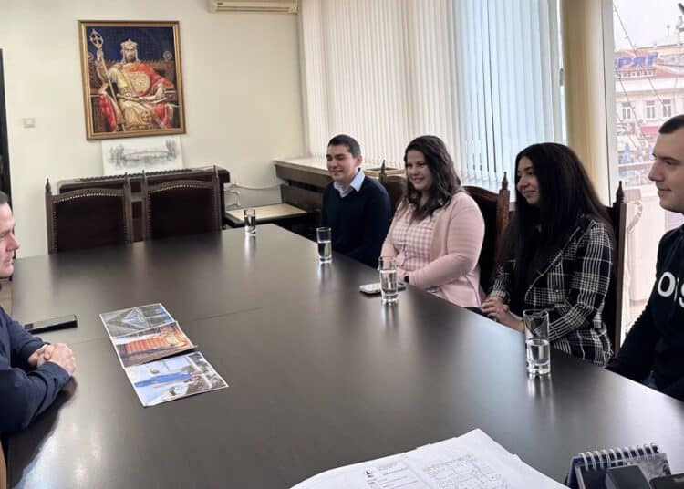 В Русе наградиха победителите в конкурс за най-атрактивна семейна снимка 1 photo 2025 02 14 11 37 10 1
