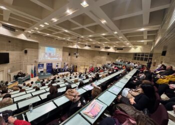 Развиват професионалното образование с повече стипендии, стажове, практики