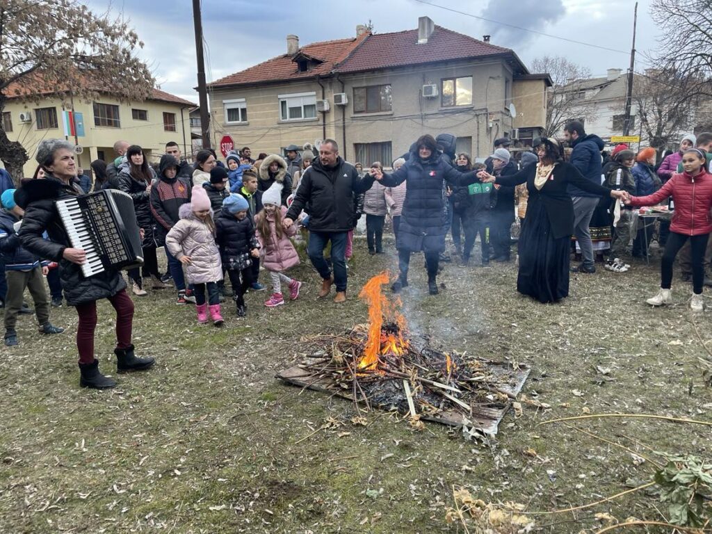 В Панагюрище възродиха стара традиция (снимки) 6 481822985 122217947126237150 3321906186741506199 n