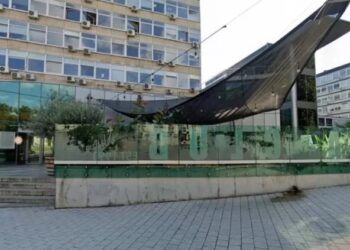 Вдигат сграда върху терасата на столичния клуб “Ялта”