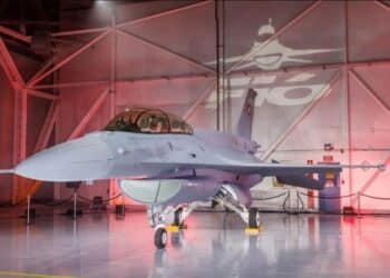 Първият F-16 кацна на българска земя (видео)