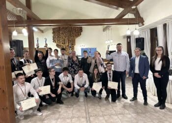 Ученици правиха светодиодни цветя и електронни щурци