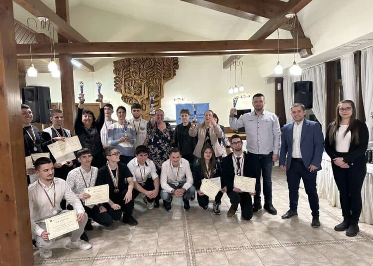 Ученици правиха светодиодни цветя и електронни щурци 1 pobediteli