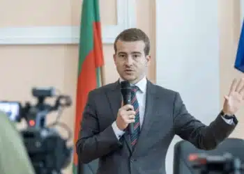 Декарбонизацията не е просто екологична, а икономическа тема