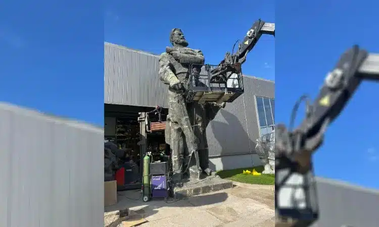Паметникът на Христо Ботев във Враца вече е цял 1 photomix image 21