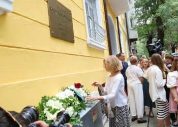 Откриха паметна плоча на Кирил Маричков на фасадата на дома му в София (снимки)