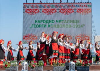 “Странджа моя, люлчина” изпълни Царево с традиция, емоции и родолюбие (снимки)