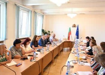 Общините ще избират сгради за нови домове за възрастни