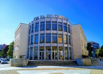 Домът на железничаря вече е собственост на Мездра