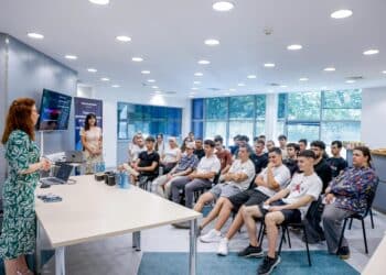 Vivacom стартира шестото издание на Практикантската програма с нова възможност за обучение в магазинната мрежа