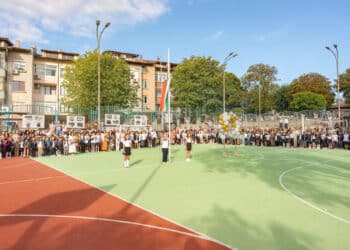 Заедно на прага на знанието: Царево посреща новата учебна година (снимки)