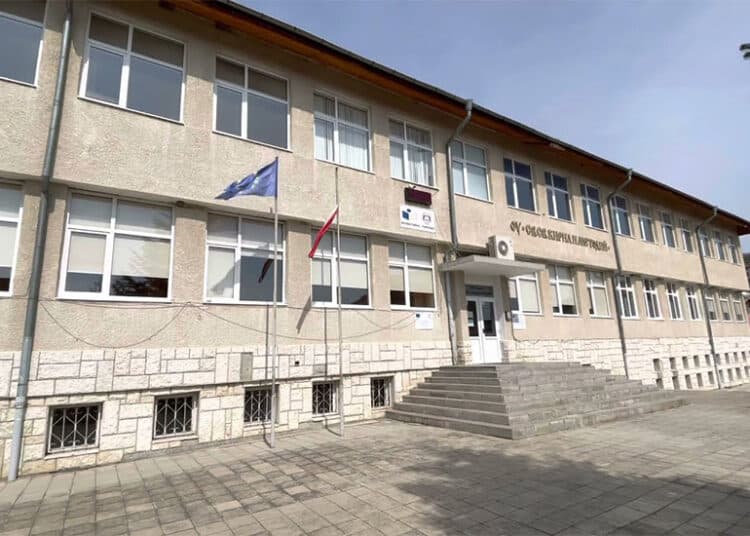 Кметът на Несебър отпусна помощ за ремонт на училището в Свети Влас 1 1 48